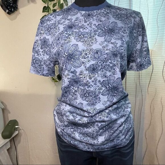 Original Penguin Light Blue T-shirt Style Blouse with Dark Blue Floral Pattern - Picture 5 of 10